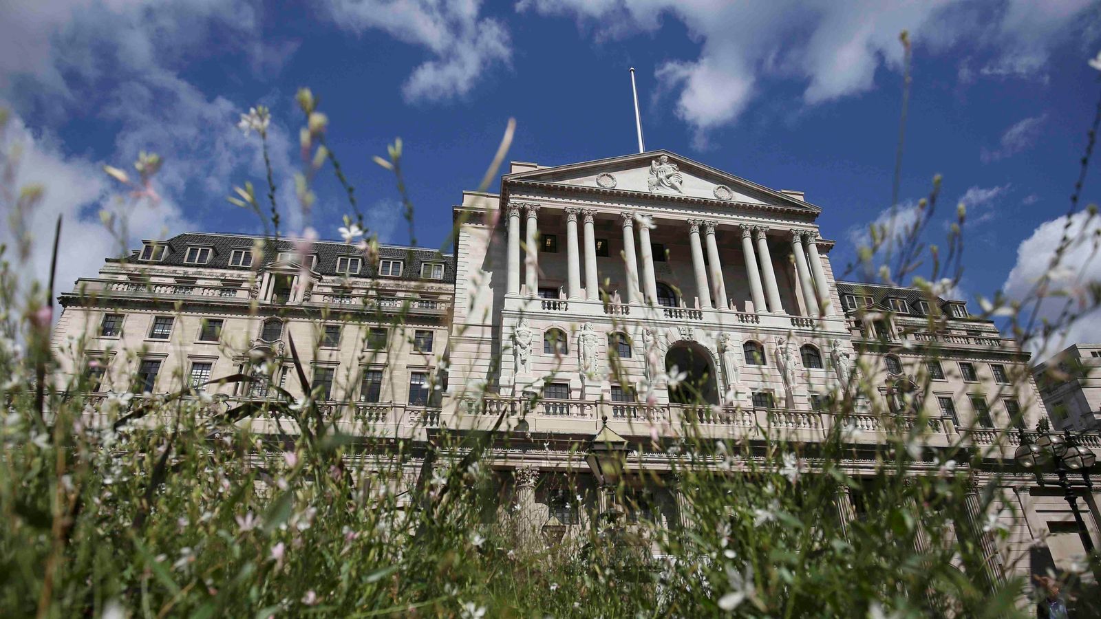 Bank outlines risks to UK financial stability - Sky News