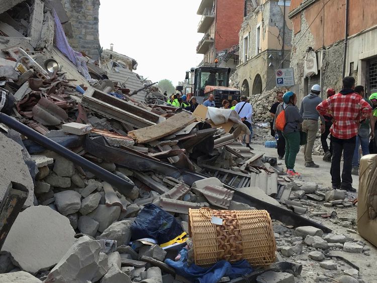 3 strong earthquakes felt in rome and central italy region