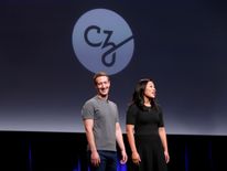 Priscilla Chan (R) and her husband Mark Zuckerberg announce the Chan Zuckerberg Initiative to &#34;cure, prevent or manage all disease&#34; by the end of the century