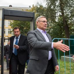 Russia at 'crossroads', warns Kremlin critic