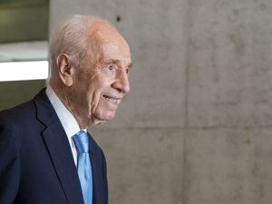 Former Israeli president Shimon Peres was a hawk-turned-dove Former Israeli president Shimon Peres was a hawk-turned-dove