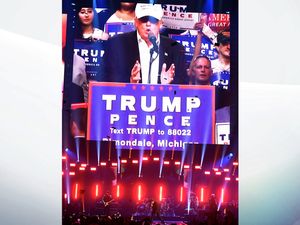 U2 frontman Bono warns US has 'everything' to lose if Trump wins U2 frontman Bono warns US has 'everything' to lose if Trump wins