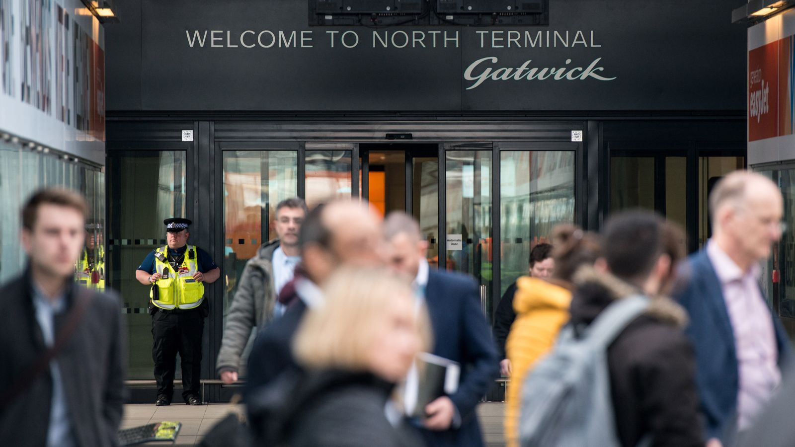 Gatwick fires last-ditch warning over Heathrow expansion 'risks'