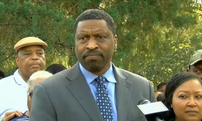 Noose put around neck of black student in Mississippi