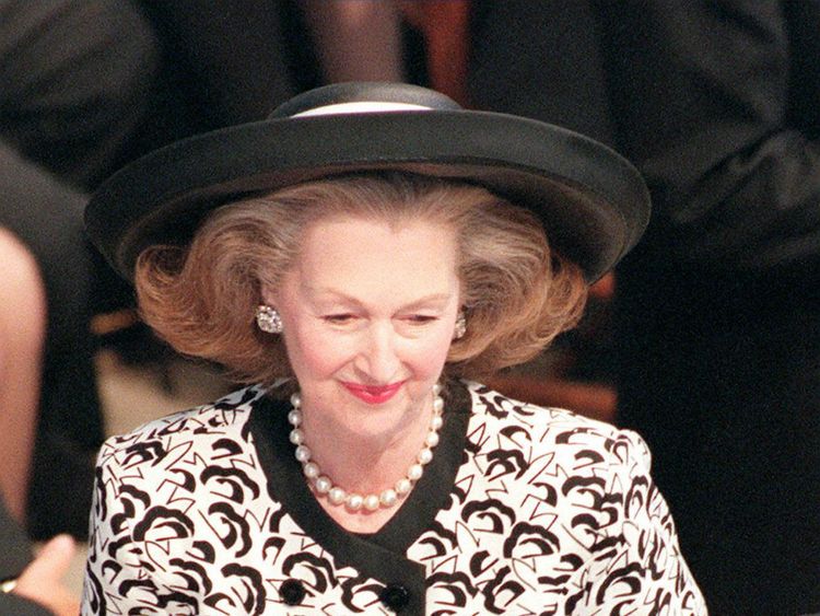 Princess Dianas Stepmother Raine Spencer Dies Aged 87 