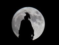 A super moon rises over the Statue of Freedom on the Capitol dome in Washington, DC November 13, 2016. The supermoon will venture to its closest point in 68 years, leaving only 221,524 miles (356,508 km) between Earth and the moon