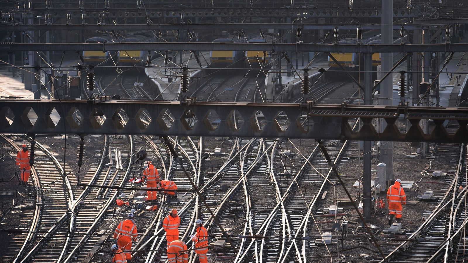 Network Rail to be stripped of complete control of railway tracks