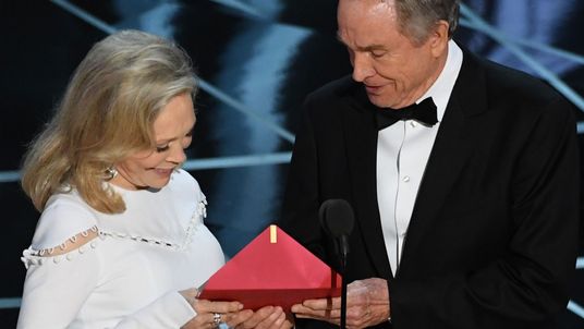 Warren Beatty and Faye Dunaway at the Oscars.