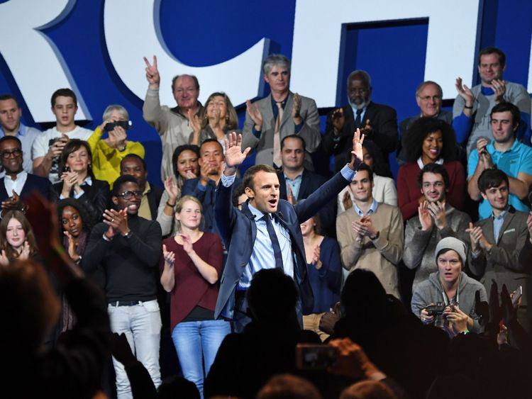 Emmanuel Macron yang berhasil mengumpulkan lebih dari 200 ribu member untuk partai En Marche!