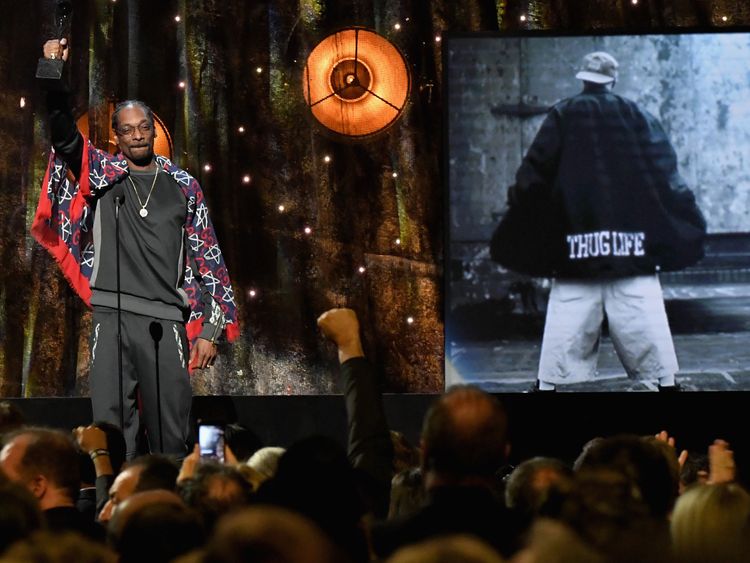 Snoop Dogg accepts an award on Tupac&#39;s behalf