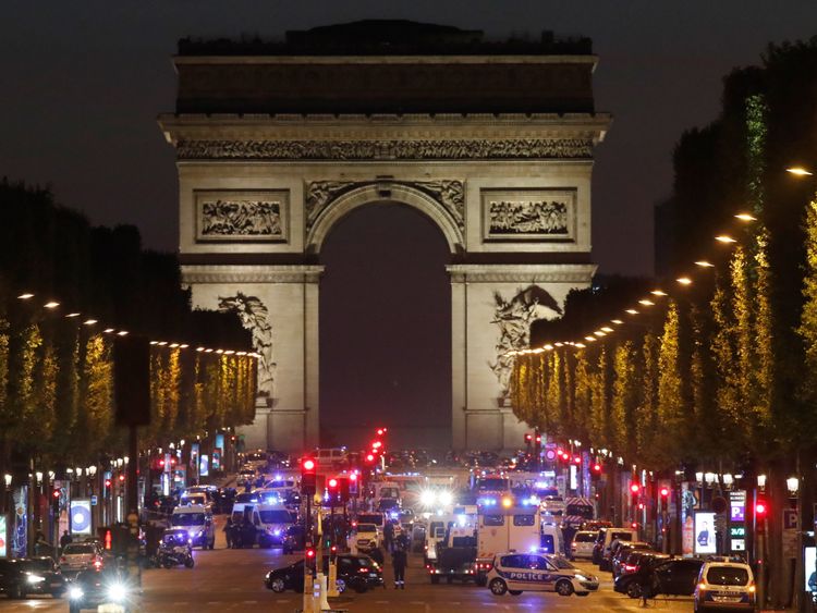 Police officers killed in Paris Adf6699747e8d9fbbbe0713777f3615046a29277e8fbf9ab35b34ac44cc2f588_3935272