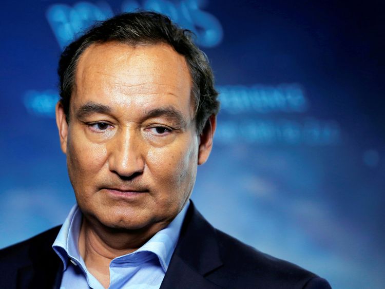 Oscar Munoz initially insisted the passenger's 'defiance' was to blame for his treatment