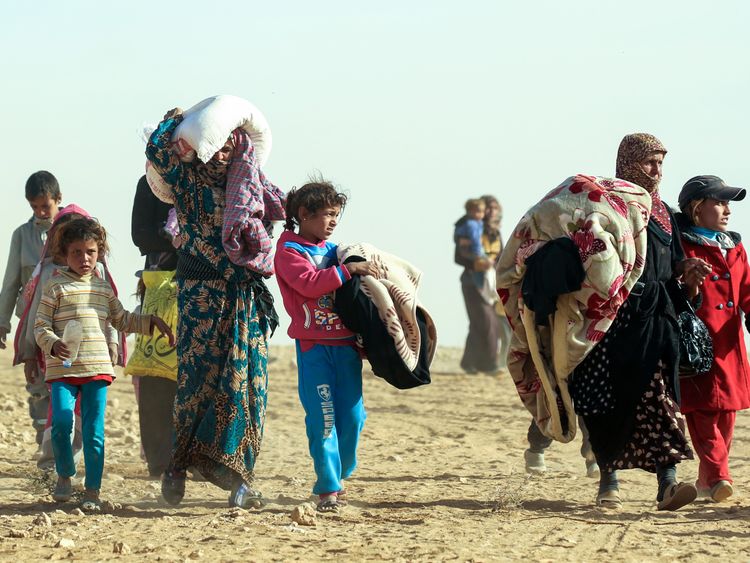 Syrian women and children travel from areas controlled by jihadists of the Islamic State (IS) group, en route to safety in areas held by by Kurdish-Arab Syrian Democratic Forces (SDF) alliance, on November 9, 2016, near the village of Mazraat Khaled, some 40 km away from the Islamic State group&#39;s (IS) de-facto capital of Raqa