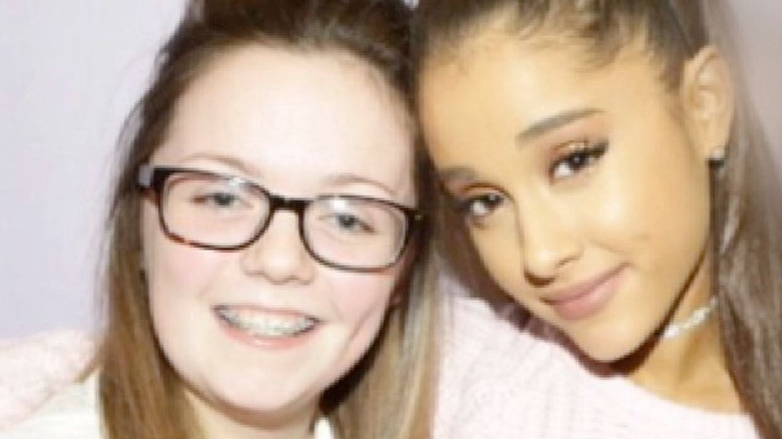 Manchester Arena 'explosions': Two loud bangs heard at Ariana Grande gig as emergency services rush to scene A16c79d837ac47f544f4d4aa1932660fb0f46bbcfeb68e1d1cf2a598634ee2ec_3960757