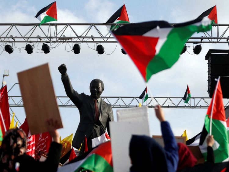 A Nelson Mandela statue at a rally in the West Bank in support of Palestinian prisoners on hunger strike