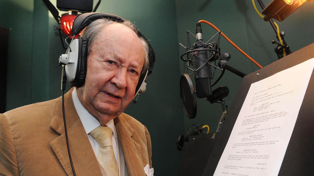 Wallace and Gromit actor Peter Sallis dies, aged 96 Wallace and Gromit actor Peter Sallis dies, aged 96