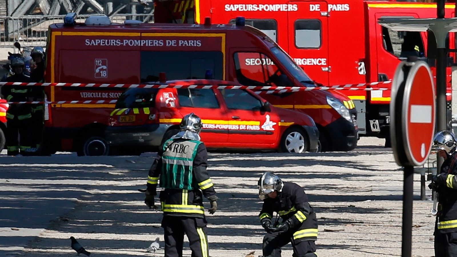 Officials open terror investigation in Champs-Elysées vehicle collision 979b2b9871fbafa524ad7b324753412c7da410ae1b0d2532102663b936cf2319_3981526