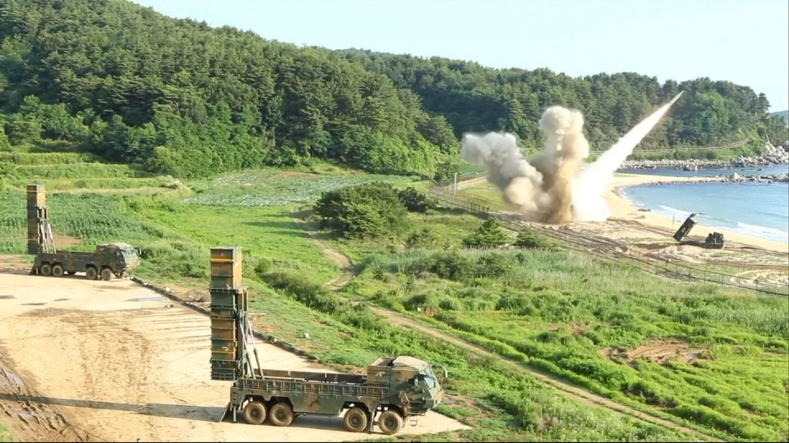 US fires missile into South Korean waters