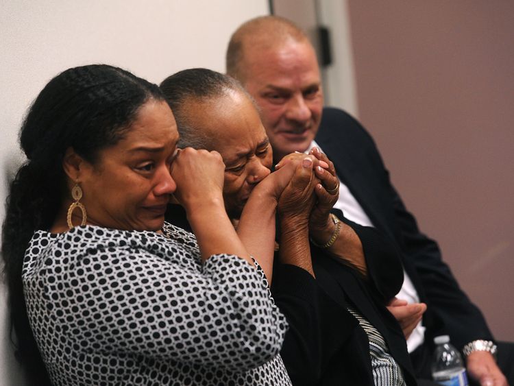 OJ Simpson's daughter Arnelle Simpson (L) gave a statement at the hearing
