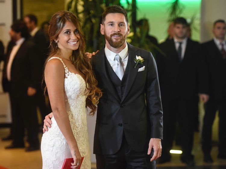 Argentine football star Lionel Messi and bride Antonella Roccuzzo pose for photographers
