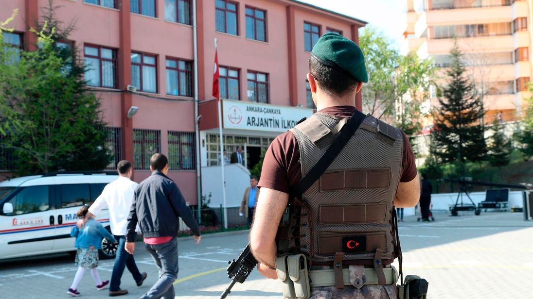 Istanbul: a policeman killed by a suspected member of the AR Istanbul: a policeman killed by a suspected member of the AR