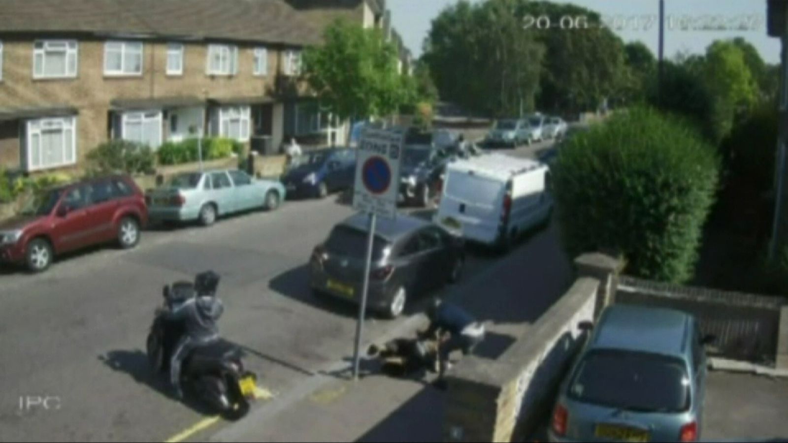 Woman dragged to the floor in 'nasty' Lewisham robbery
