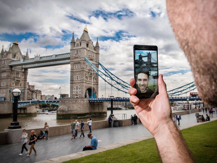 The Dual-Sight function allows photographers to combine the images of the front and rear cameras