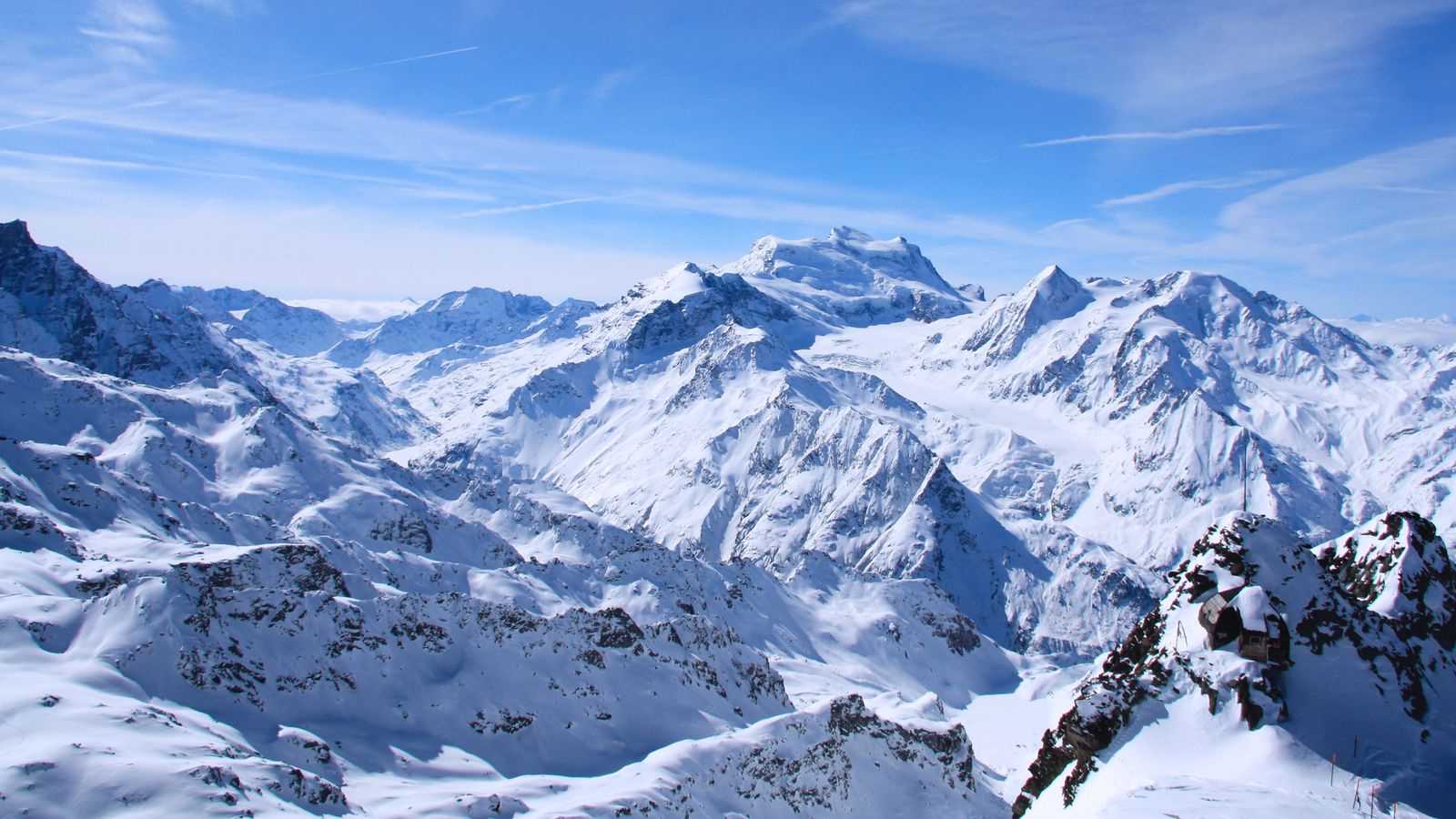 British man killed in Verbier avalanche while skiing in Swiss Alps - British man killed in Verbier avalanche while skiing in Swiss Alps