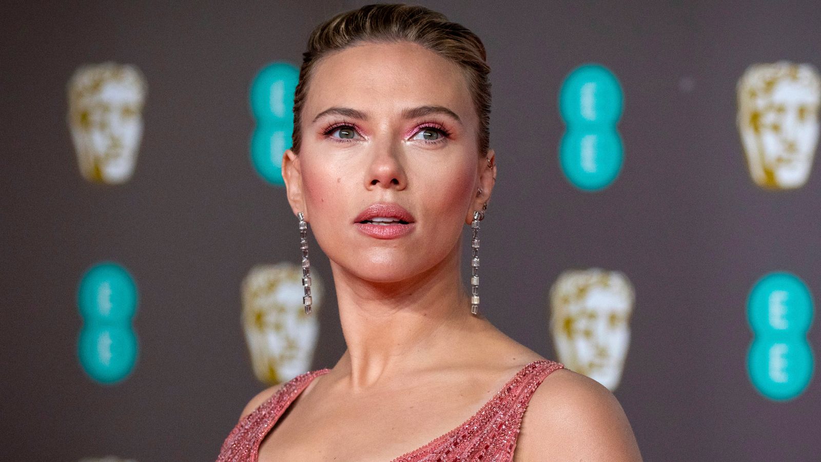 Scarlett Johansson sues Disney for streaming Black Widow at same time it was released in cinemas - cnn world news Scarlett Johansson sues Disney for streaming Black Widow at same time it was released in cinemas