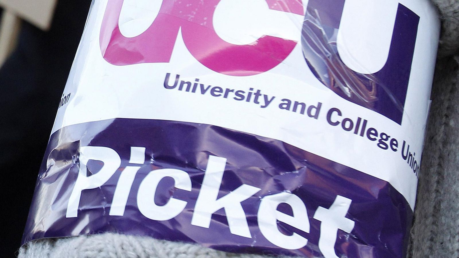 Three-day university strikes over pensions, pay and conditions disrupts learning for students across the UK - Breaking News Three-day university strikes over pensions, pay and conditions disrupts learning for students across the UK