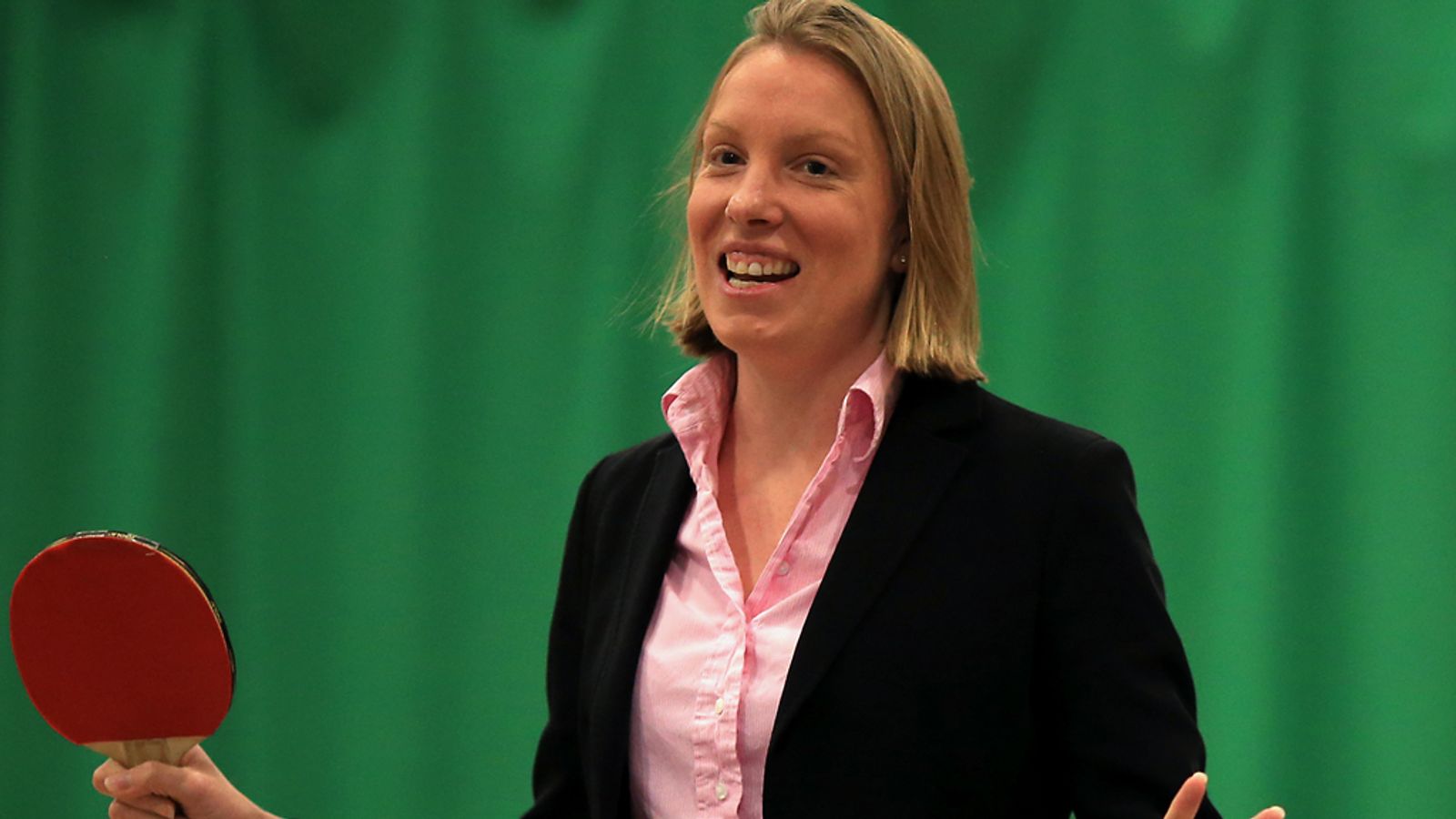 Tracey Crouch quits as sports minister after betting machine cut 'delay'