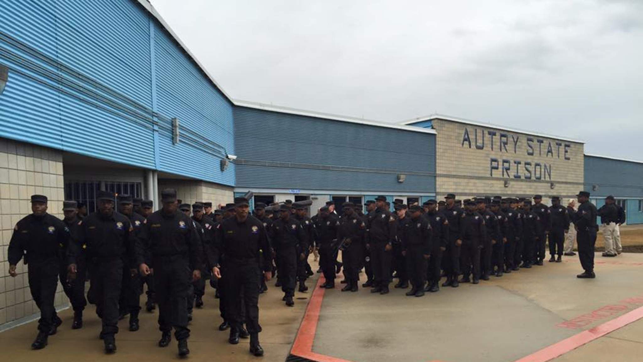 'Corrupt' Prison Guards Held Over Smuggling US News Sky News