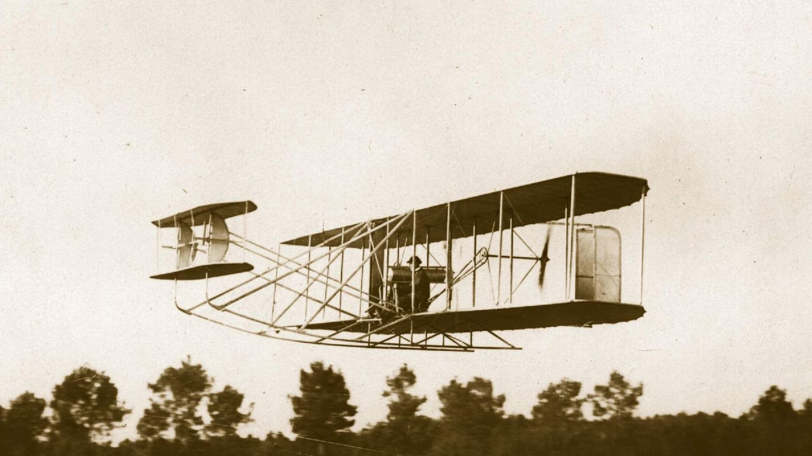 First flight. Первый летательный аппарат братьев Райт 1903. Братья Орвилл и Уилбур Райт. Братья Райт Уилбур и Орвилл самолет. Первый Аэроплан братьев Райт.