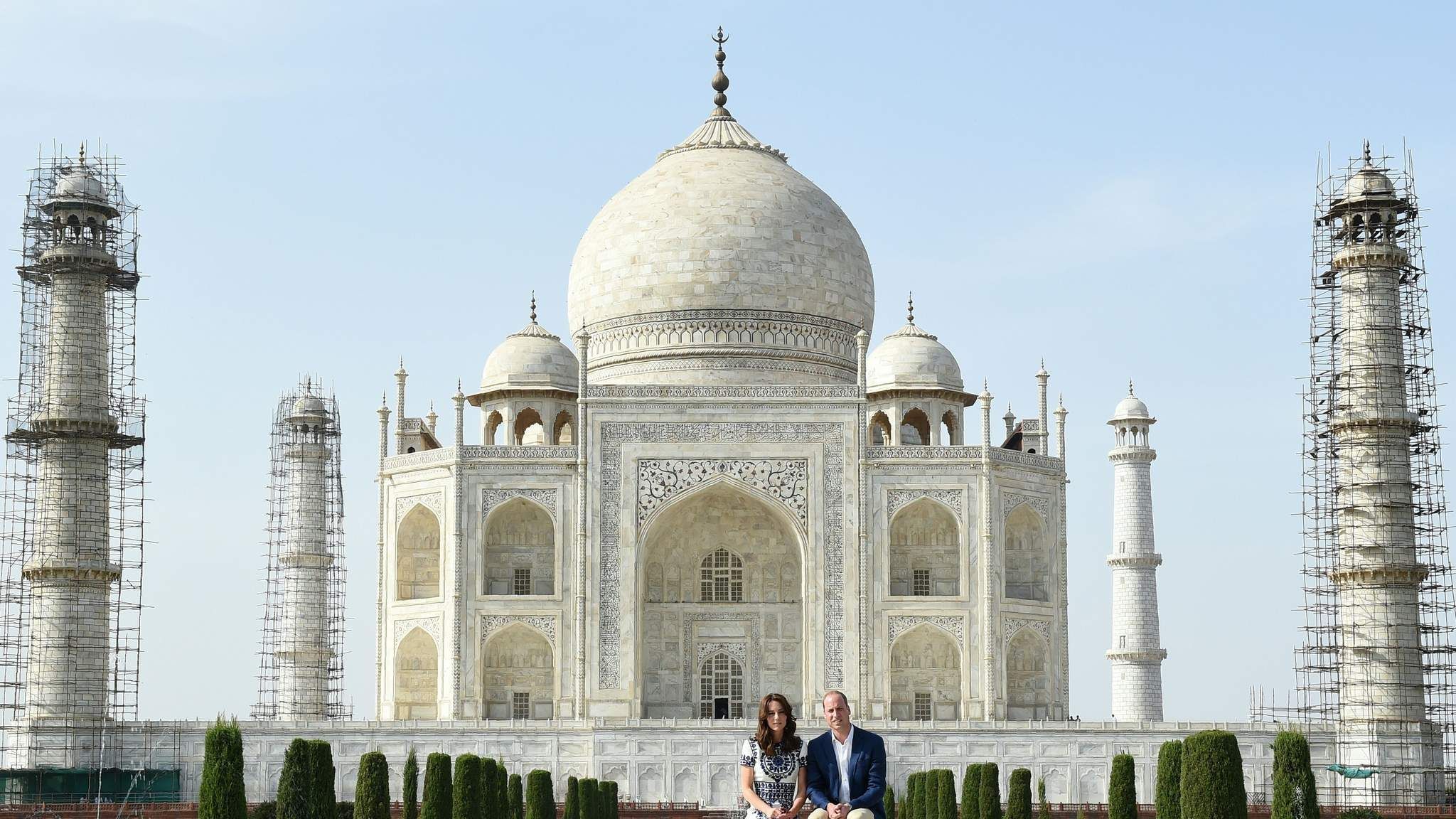 Taj Mahal limits visits to three hours to curb overcrowding | World News |  Sky News