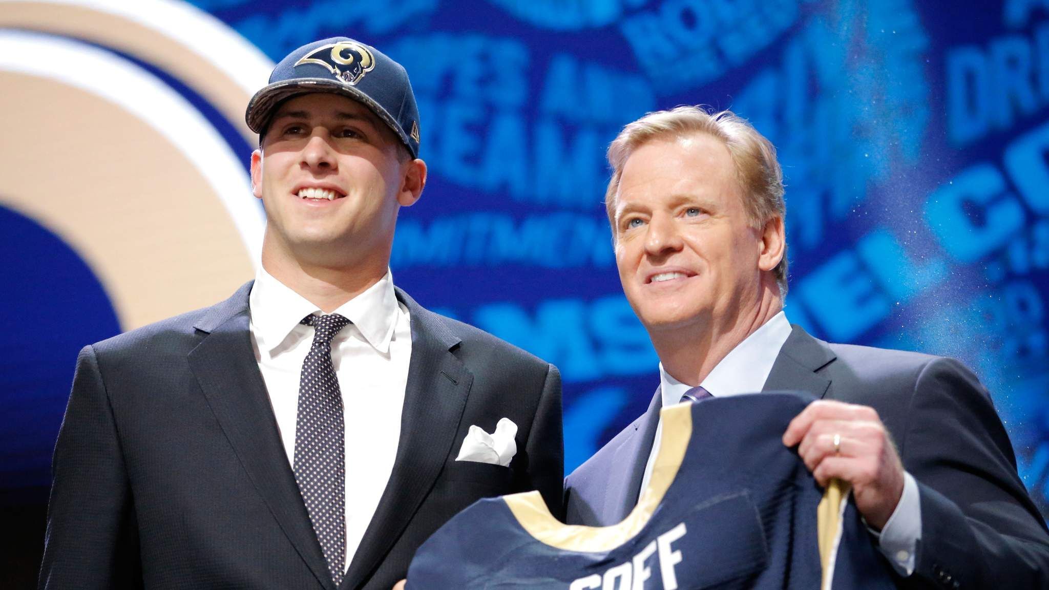 Tennessee Titans trade No. 1 pick in 2016 NFL Draft to L.A. Rams 