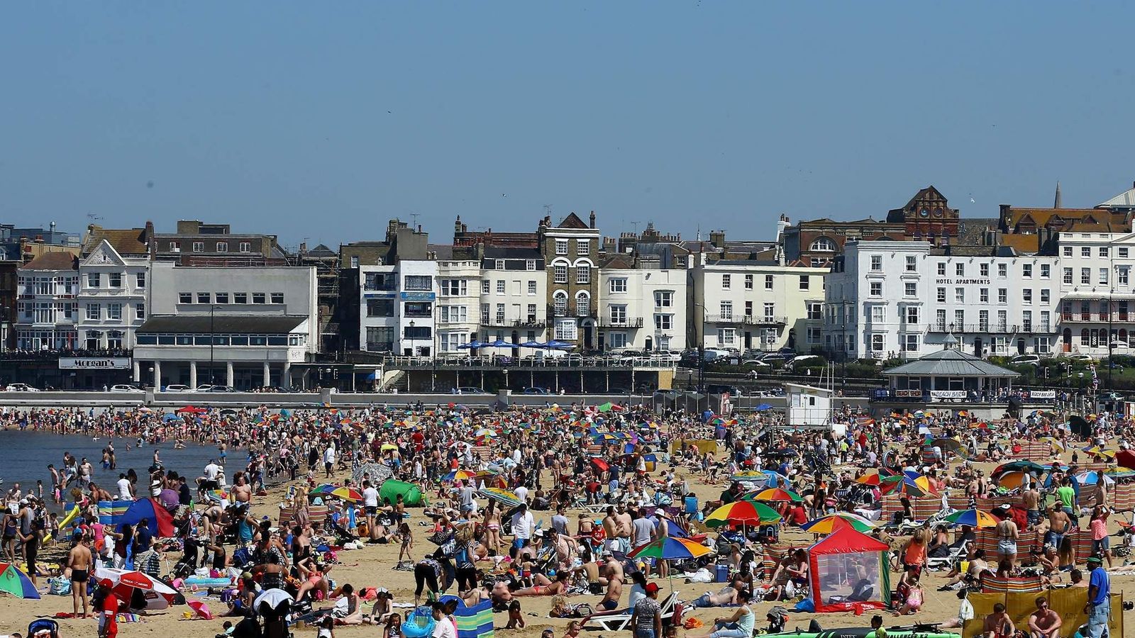 Sky's Frazer Maude Reports On Sunday's Scorching Weather As Temps Soar ...