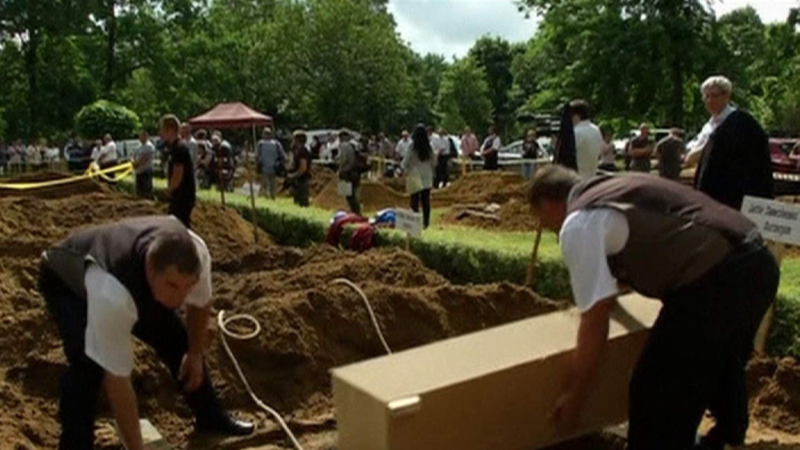 Undertakers Race To Dig Best Graves World News Sky News