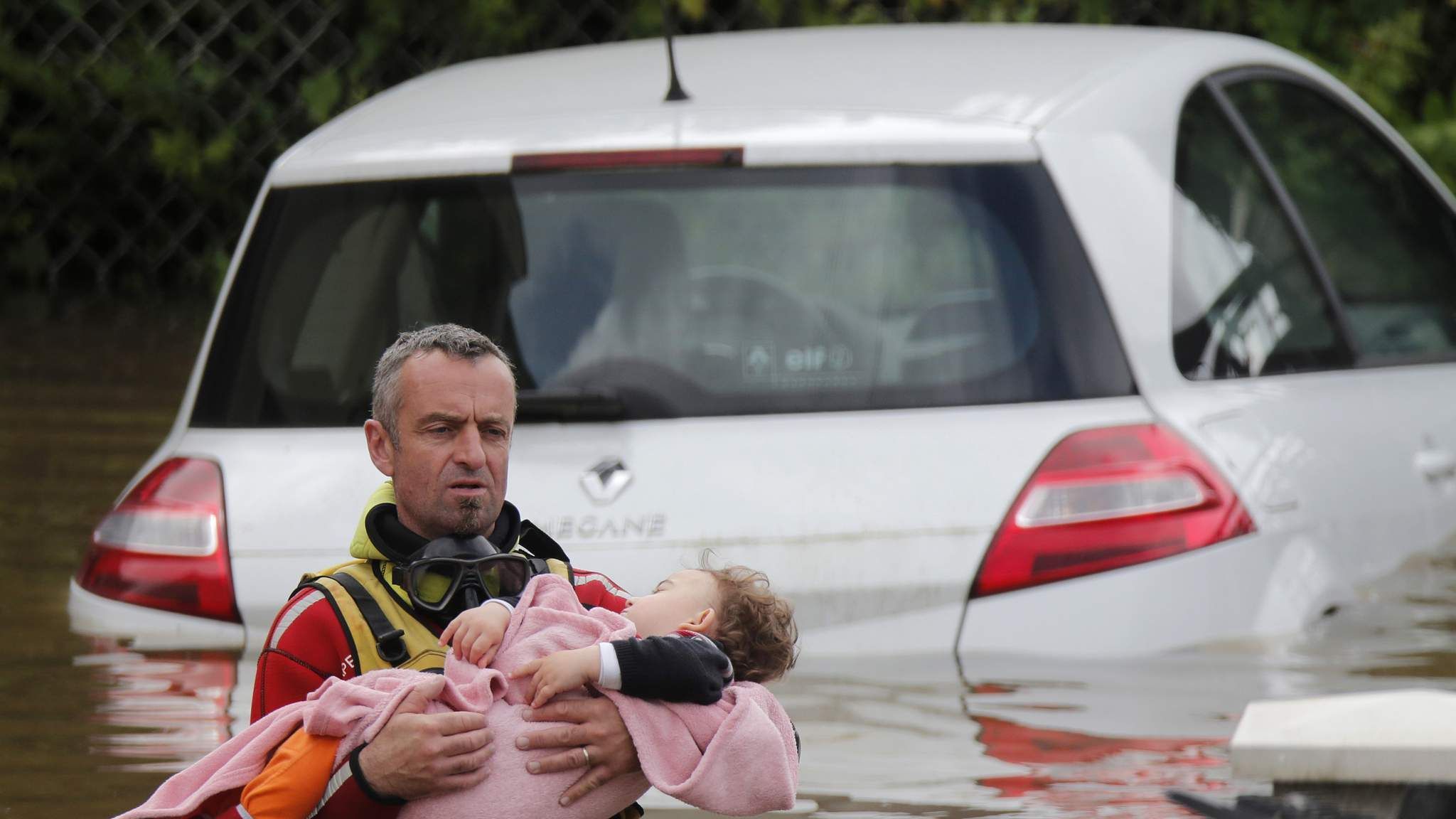 paris flood news today live