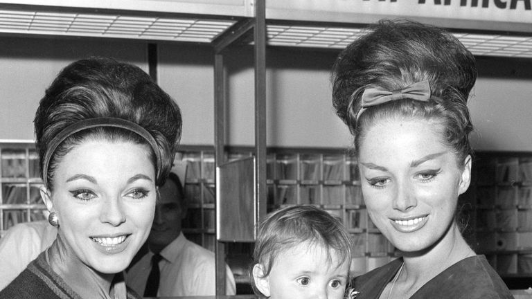 24 Stylish '60s Hairstyles You Need To Try Out!