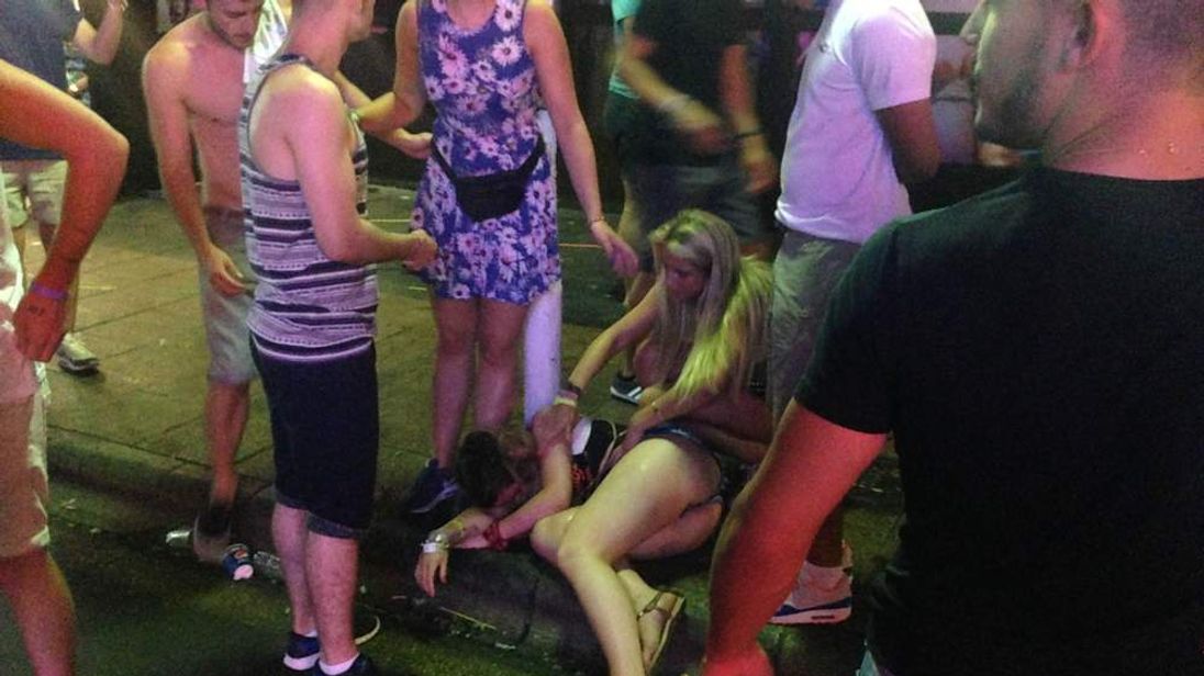 Magaluf Resort Bans Drinking On The Streets-9138