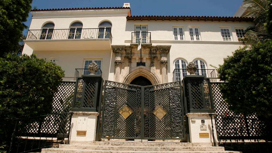 Versace Mansion Fetches 41m At Auction