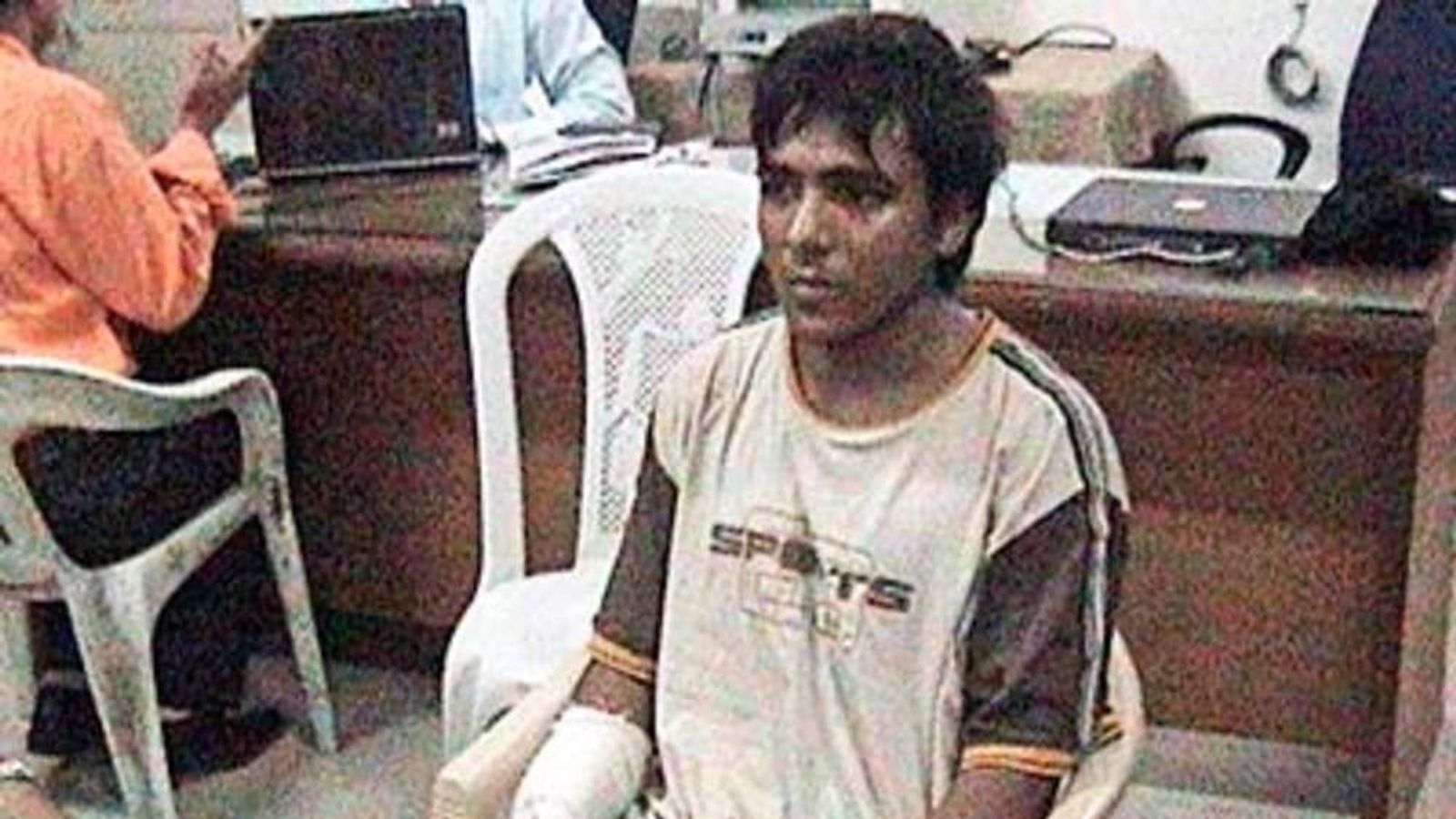 Нападение на мумбаи. Мохаммед аджмал Амир Касаб. Теракт в Мумбаи 2008 аджмал Касаб. Атака Мумбаи 2008 террористы. Индия 2008 теракт отель Мумбаи.
