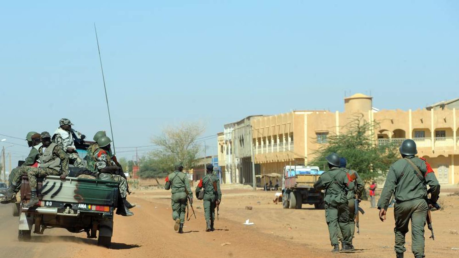 Mali: Desert Tests Troops Heading To Timbuktu 