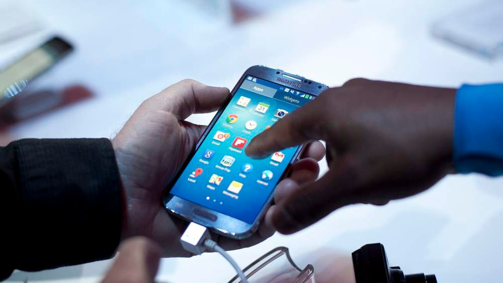 Samsung Galaxy S5 Phone May Have Eye Scanner Science And Tech News