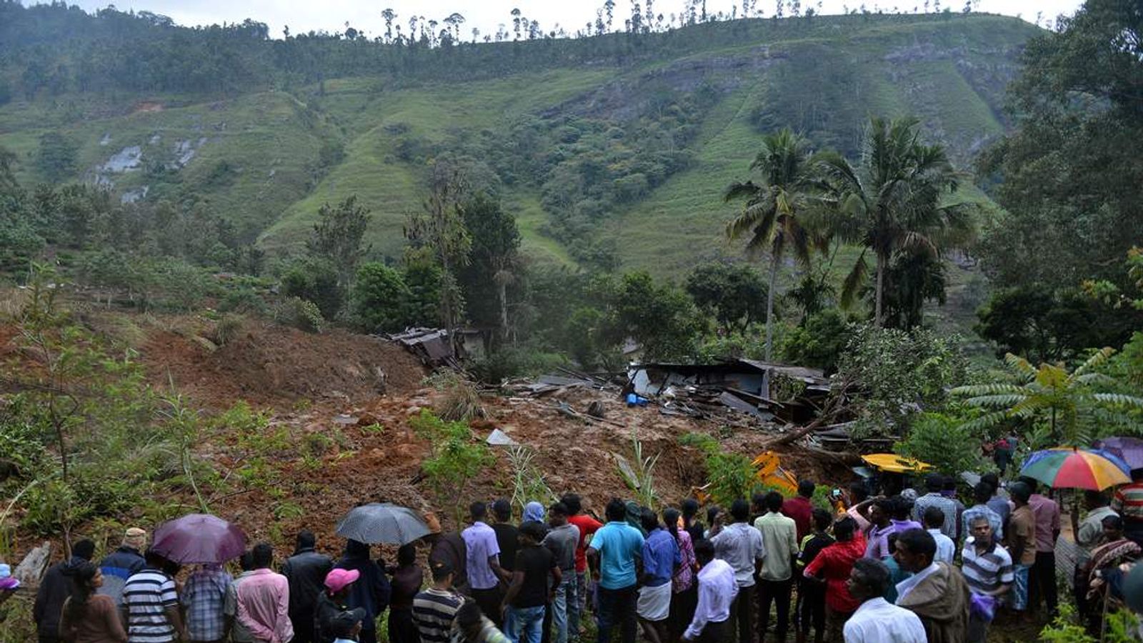 Sri Lanka Mudslide: 100 People 'Buried Alive' | World News | Sky News