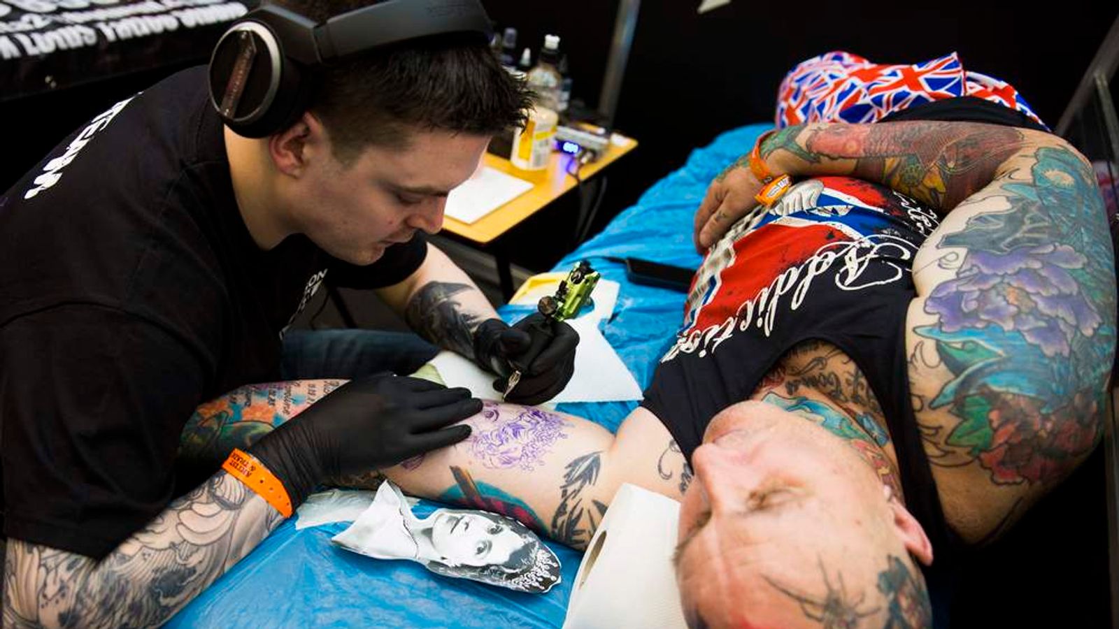 Small Buzz Lightyear and Woody tattoo on the left bicep. | Tatuaje hombre  muñeca, Tatuaje toy story, Mini tatuajes