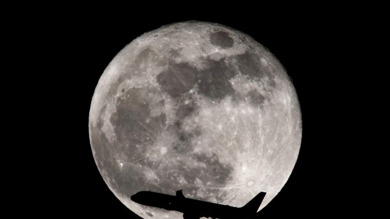 Laser Beam Turns Moon Into Wi-Fi Hotspot | Science & Tech News | Sky News