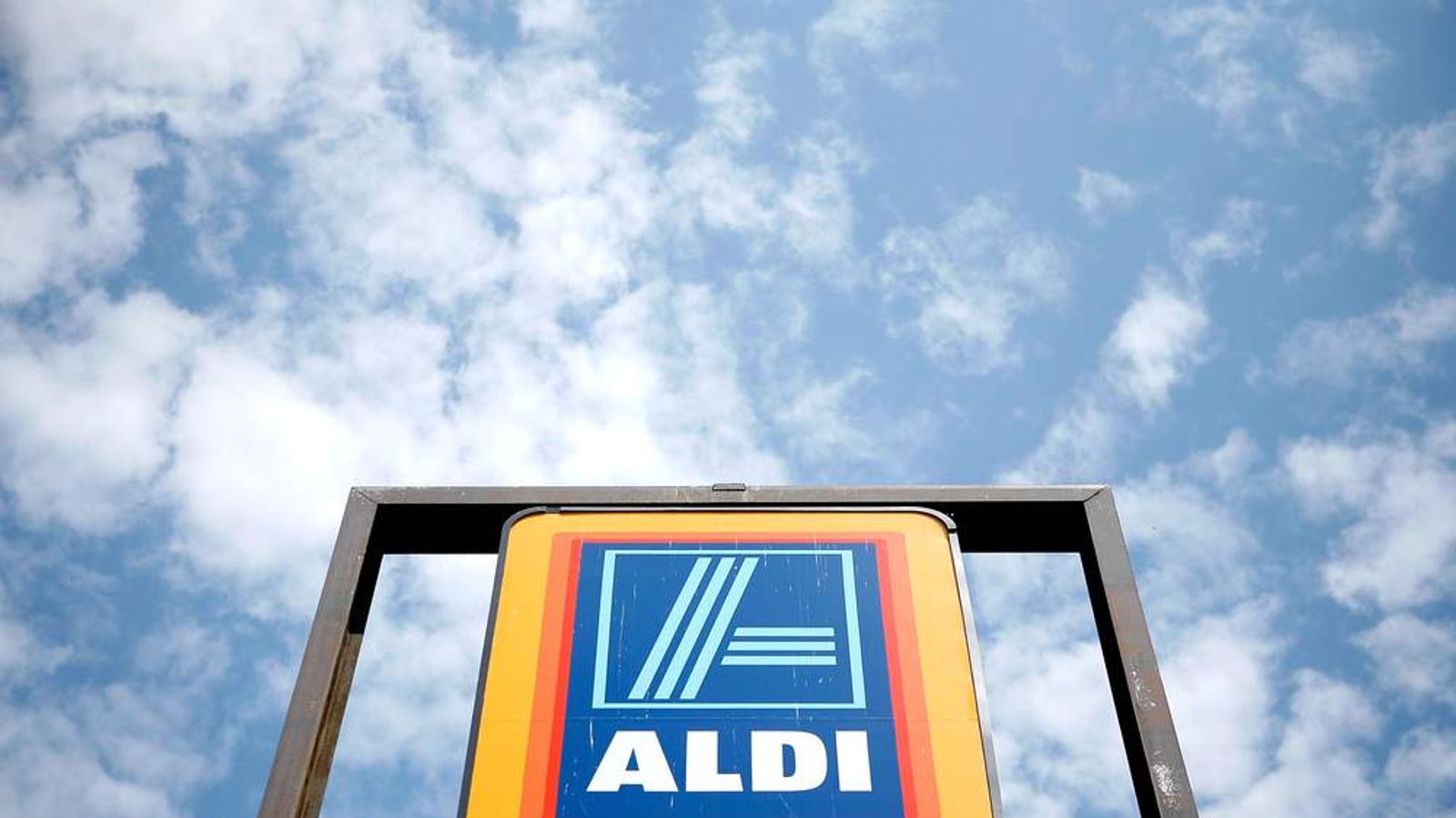Aldi Frozen Ready Meals 100% Horsemeat | UK News | Sky News