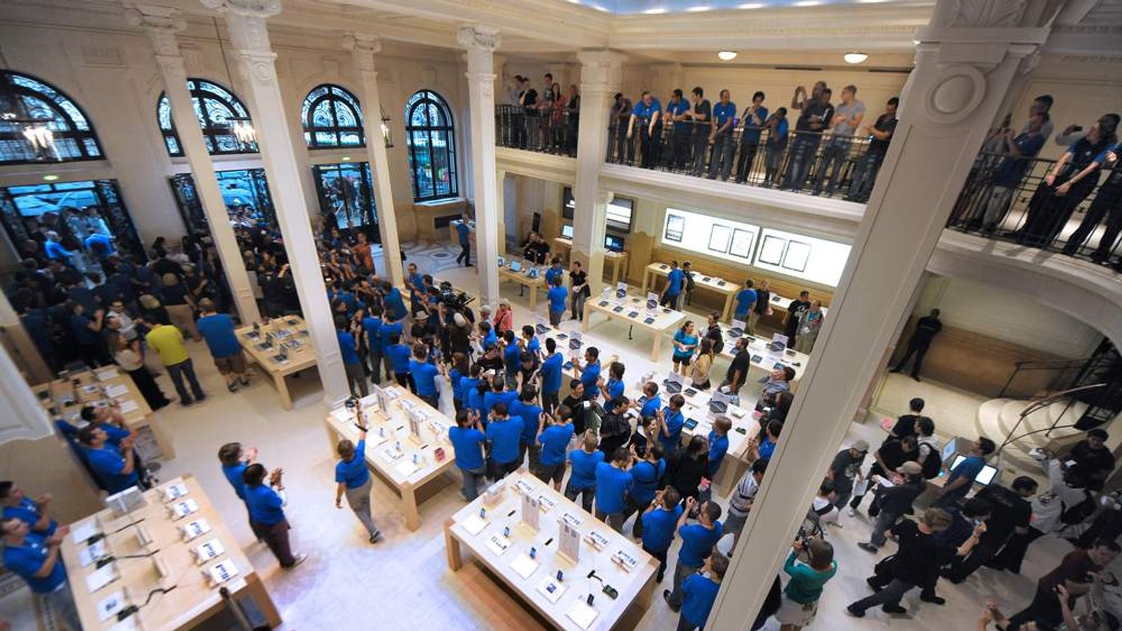 Apple store deals raid