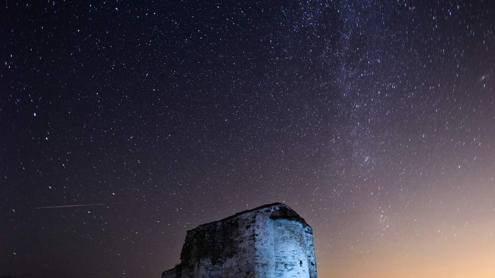 Stargazers Prepare: The Perseids Meteor Shower — A Spectacular Show! - me6qf5g